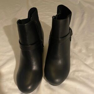 Ankle Strap Black Leather Booties with Side Zipper Size 3M Roxy
